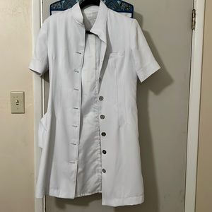 Clinique BA white lab coat petite 4